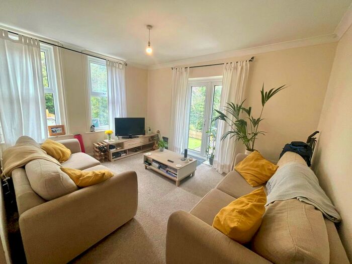 2 Bedroom Apartment To Rent In Beaulieu Road, Alum Chine, BH4