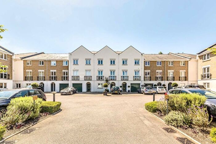 2 Bedroom Flat For Sale In Pavilion Square, Tooting, SW17