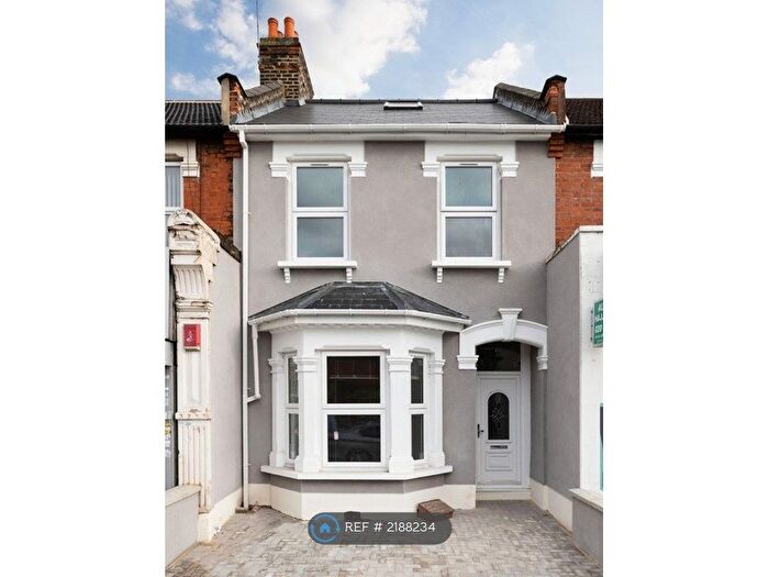 5 Bedroom Terraced House To Rent In Green Lane, Ilford, IG3
