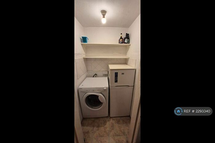 1 Bedroom Flat To Rent In St Peters Place, Edinburgh, EH3