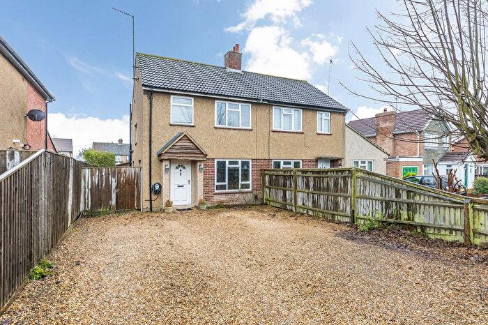 3 Bedroom Semi-Detached House For Sale In Meadow Way, Didcot, OX11