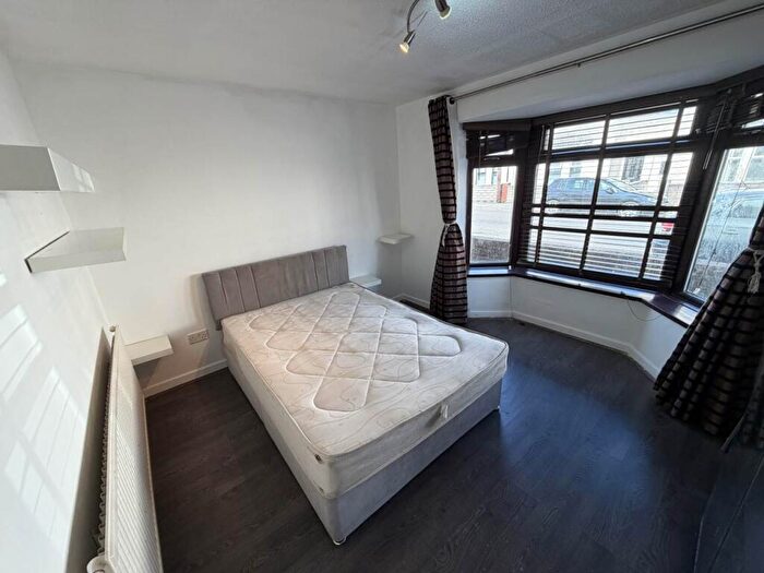 2 Bedroom Flat To Rent In Wyeverne Road, Cathays, CF24
