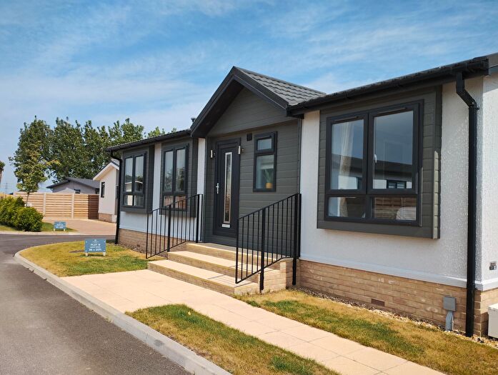2 Bedroom Mobile/park Home For Sale In Woodside Meadows, Weirs Drove, Cambridgeshire, CB25