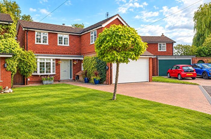4 Bedroom Detached House For Sale In The Hatch, Burghfield, Reading, Berkshire, RG30