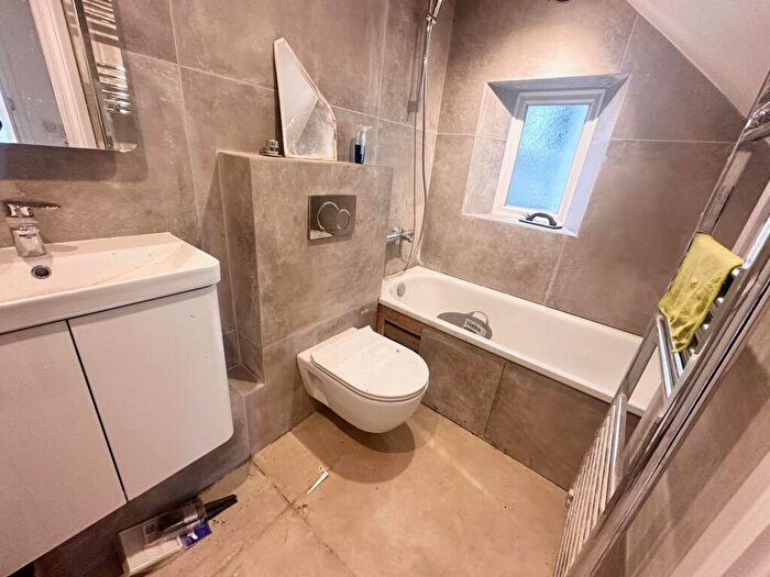 3 Bedroom Flat To Rent In Carlton Road, Bournemouth, BH1