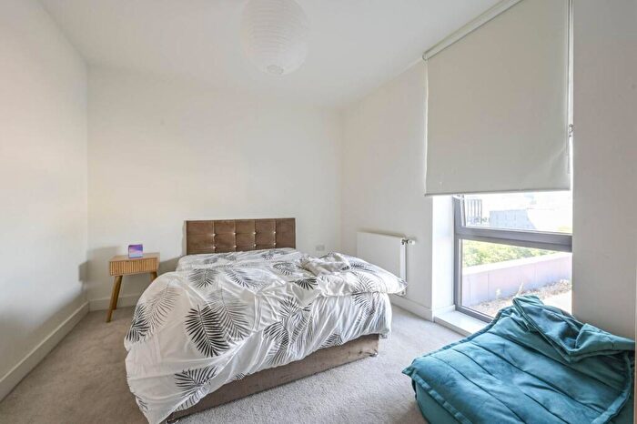 2 Bedroom Flat For Sale In Sailors House, Tower Hamlets, London, E14