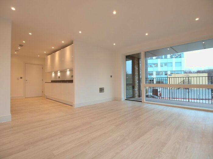 2 Bedroom Flat To Rent In Abbotsford Court, Lakeside Drive, Park Royal, NW10