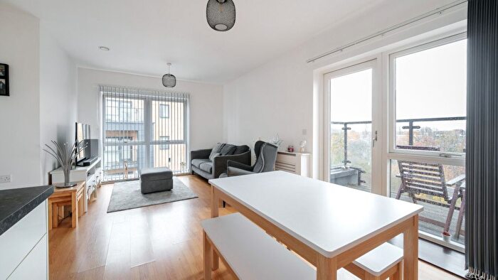 2 Bedroom Flat For Sale In Firwood Lane, Romford, RM3