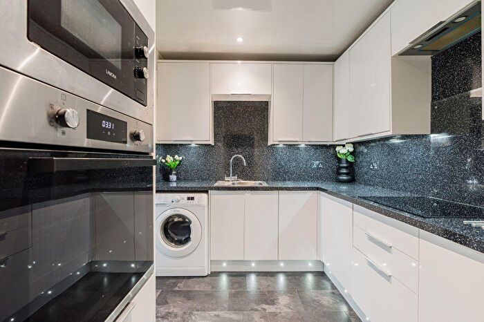 2 Bedroom Flat For Sale In Colinton Mains Road, Edinburgh, EH13