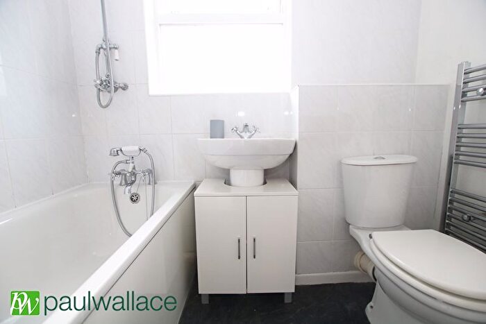 2 Bedroom Semi-Detached House For Sale In Benedictine Gate, Cheshunt, Waltham Cross, EN8