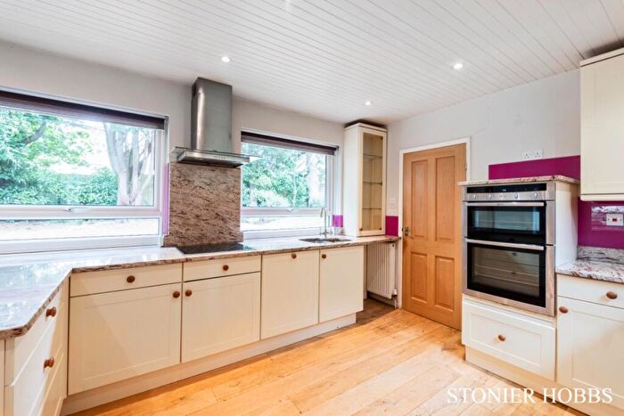 4 Bedroom Detached House For Sale In Woodlands Park, Bath, Somerset, BA1