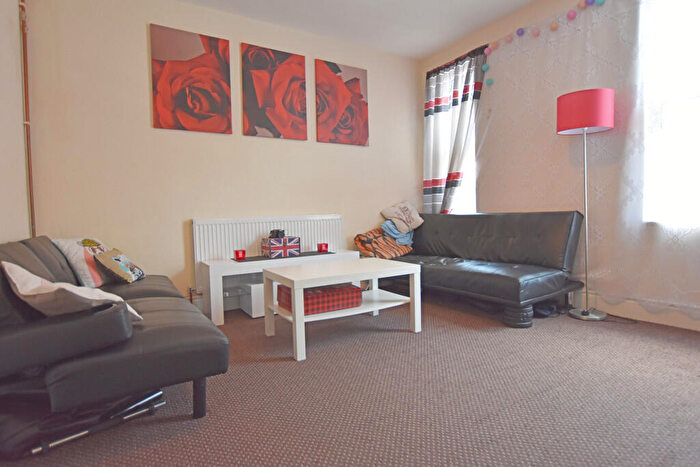 1 Bedroom Flat To Rent In Birrell Road, Forest Fields, NG7
