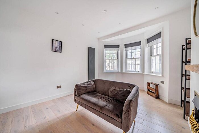 2 Bedroom Flat For Sale In Pemberton Gardens, Tufnell Park, London, N19
