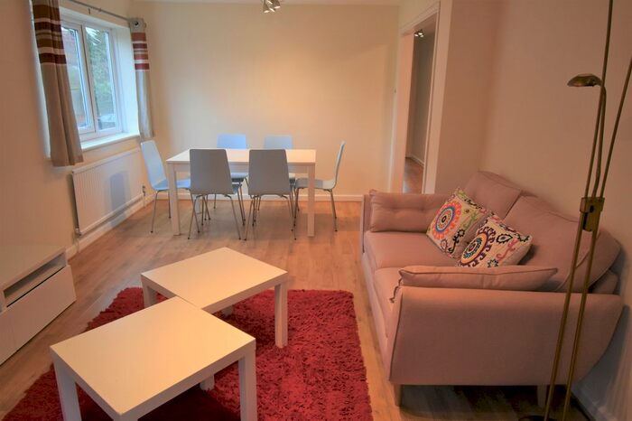2 Bedroom Flat To Rent In Crown Walk, Wembley, Greater London, HA9
