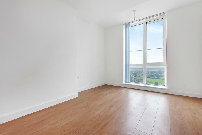 2 Bedroom Apartment To Rent In Royal Winchester House, Bracknell, RG12