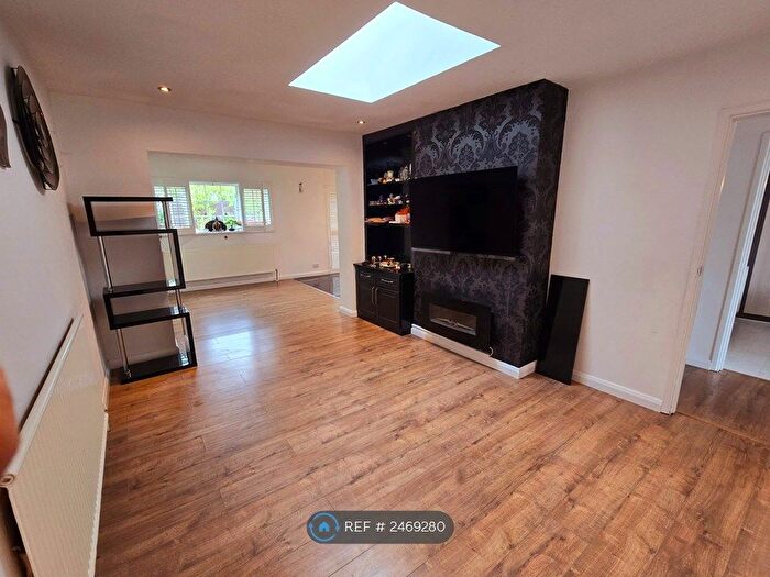 4 Bedroom Bungalow To Rent In Matlock Crescent, Luton, LU4