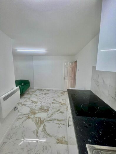 Studio To Rent In Lowlands Road, South Ockendon, RM15