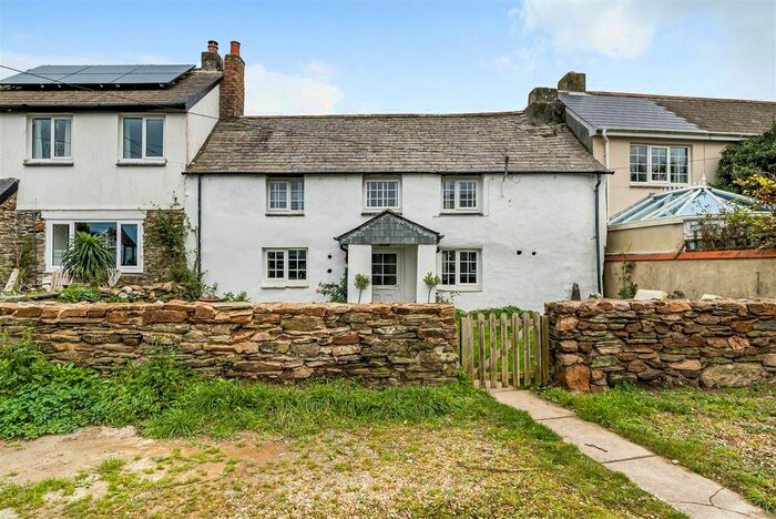 3 Bedroom Cottage For Sale In Trevarrian, Newquay, TR8