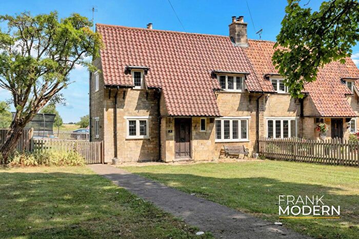 3 Bedroom Cottage For Sale In Corby Road, Irnham, NG33