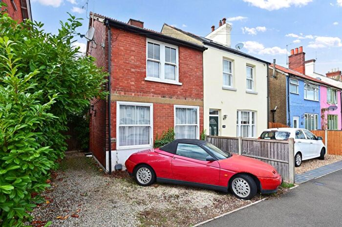 3 Bedroom Semi-Detached House For Sale In Peabody Road, Farnborough, GU14
