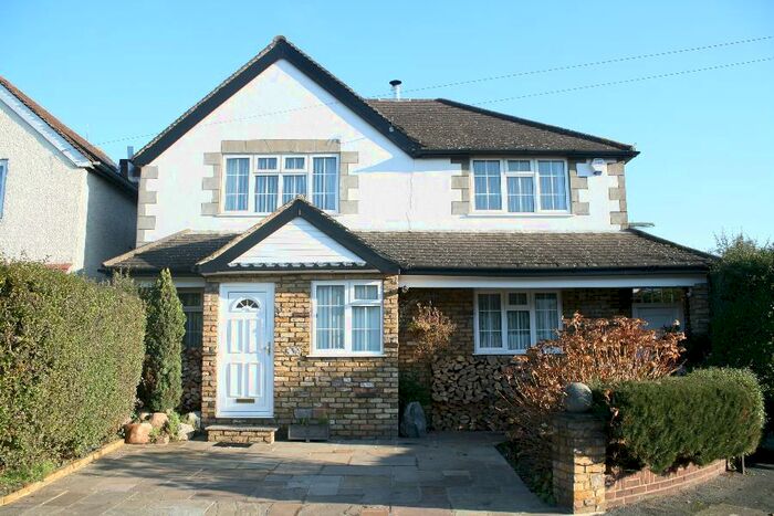 3 Bedroom Detached House To Rent In Bourneside Road, Addlestone, KT15