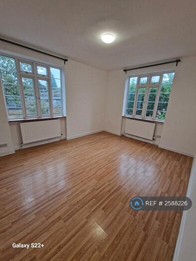 2 Bedroom Flat To Rent In Shirehall Lane, London, NW4