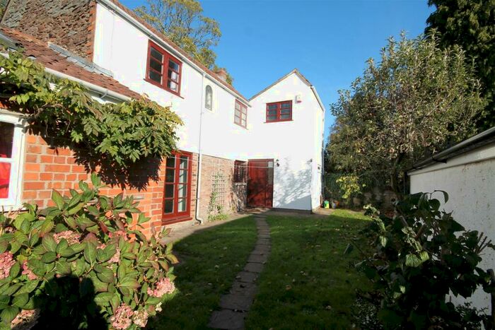 4 Bedroom Detached House To Rent In Church Road Frenchay Bristol, BS16
