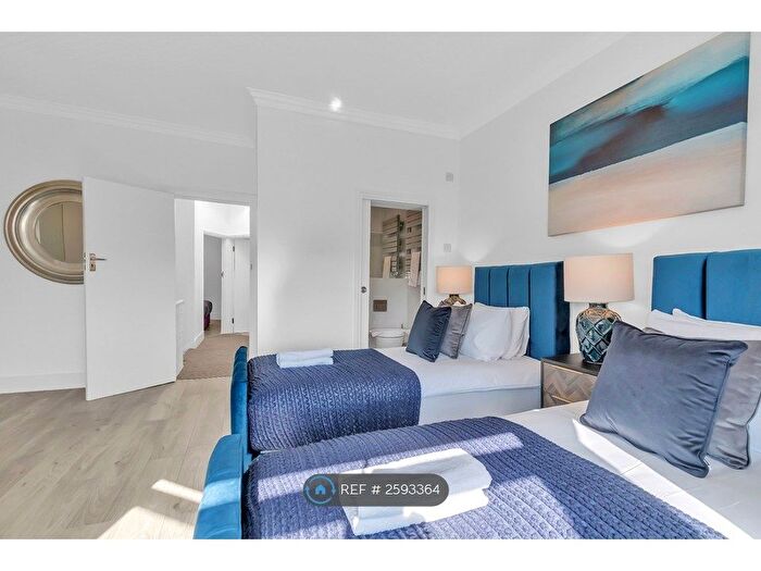 3 Bedroom Flat To Rent In Clarence Square, Brighton, BN1