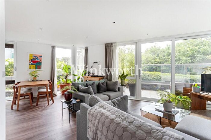 2 Bedroom Apartment To Rent In City View Apartments, Devan Grove, N4