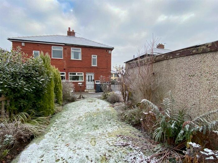 3 Bedroom Semi Detached House For Sale In Larch Drive, Odsal, Bradford, BD6