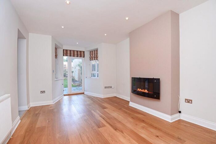 2 Bedroom Flat To Rent In Church Road, London, N6