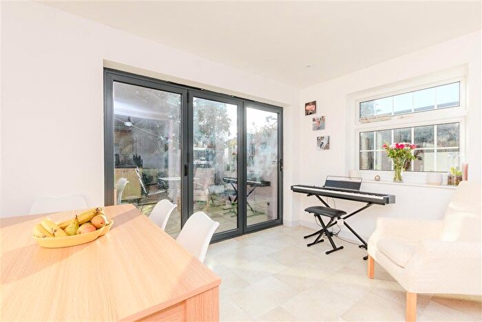 3 Bedroom Chalet For Sale In Hever Road, West Kingsdown, Sevenoaks, Kent, TN15