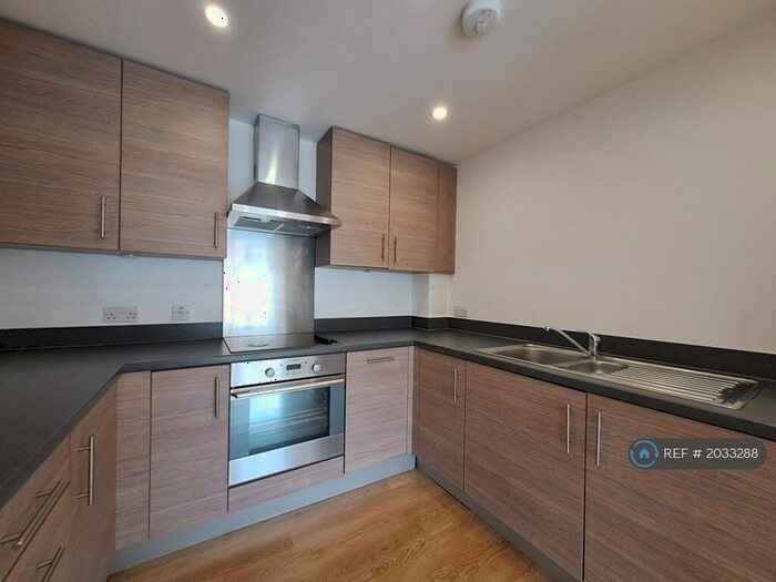 2 Bedroom Flat To Rent In Powell Road, London, E5