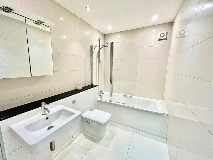 2 Bedroom Apartment To Rent In Anton House, Station Road, Chingford, E4