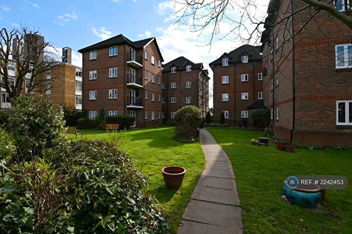 2 Bedroom Flat To Rent In Kingsbridge Court, Brondesbury Park / Kilburn, NW2