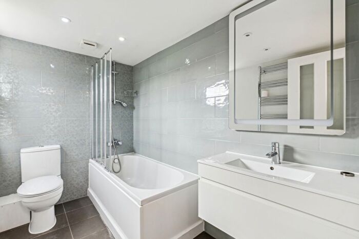 4 Bedroom Terraced House To Rent In St. Ann's Hill, Wandsworth, SW18