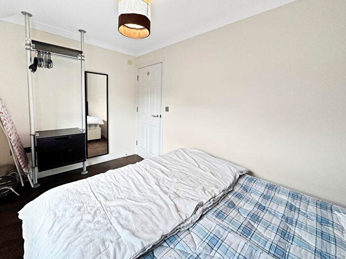 2 Bedroom Apartment To Rent In Consort Road, Cowes, PO31