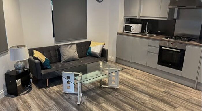 1 Bedroom Flat To Rent In High Road, Uxbridge, Greater London, UB10