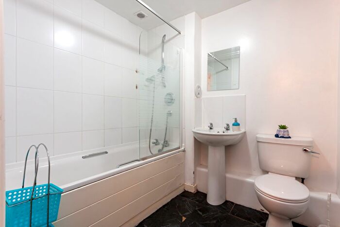 2 Bedroom Flat For Sale In Dee Village, Millburn Street, The City Centre, Aberdeen, AB11