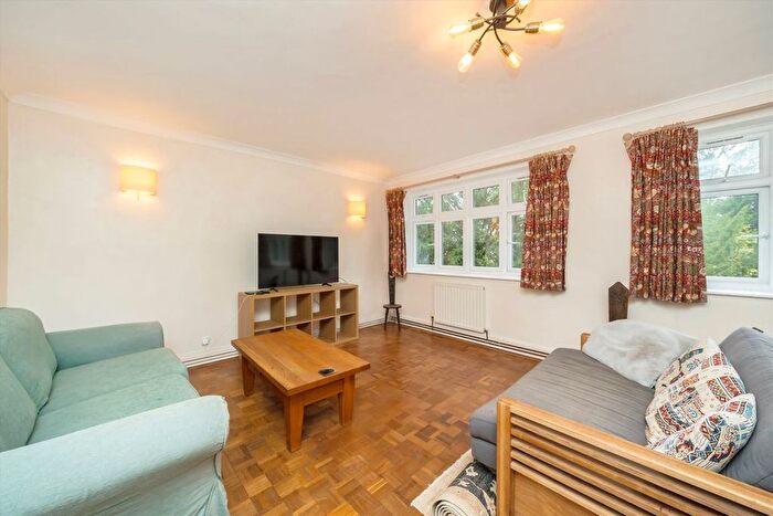 2 Bedroom Flat To Rent In The Downs, West Wimbledon, SW20