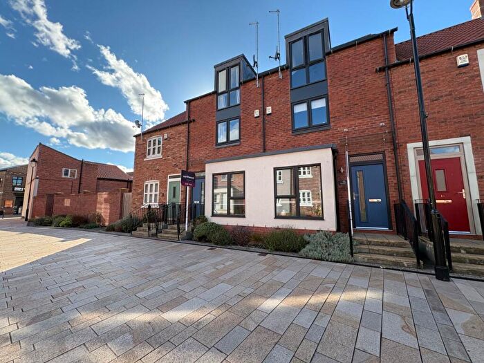 3 Bedroom Terraced House To Rent In Scotts Square, Hull, East Riding Of Yorkshi, HU1