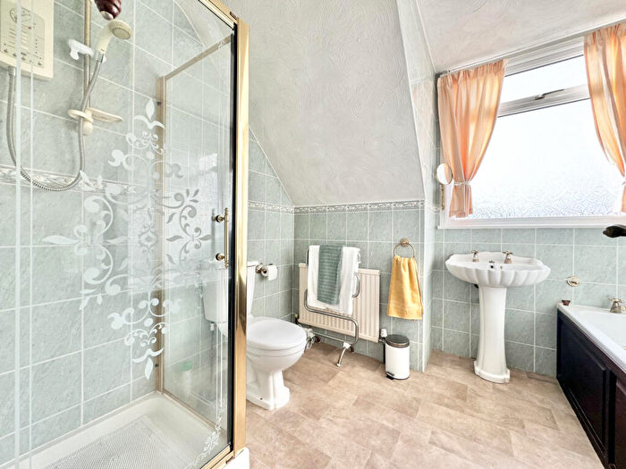2 Bedroom Semi-Detached House For Sale In Lyndon Avenue, Garforth, LS25