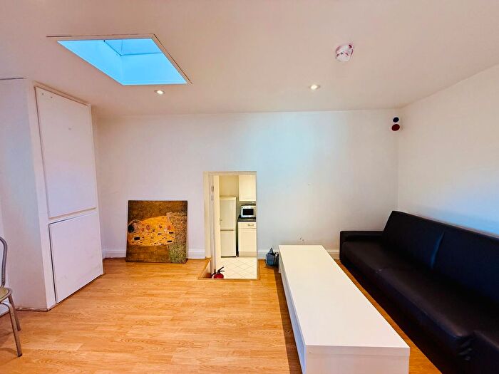 1 Bedroom Flat To Rent In Finchley Road, London, NW11