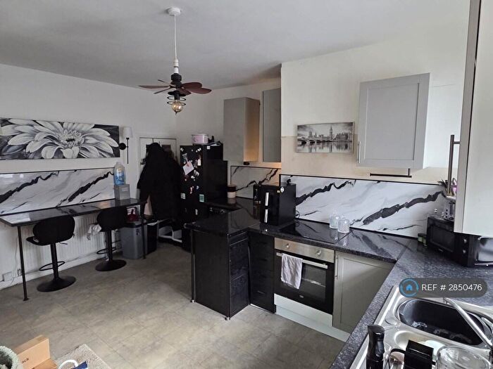 4 Bedroom Terraced House To Rent In Queens Rd, Halifax, HX1