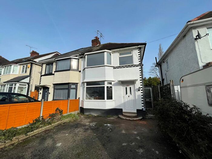 3 Bedroom Semi Detached House To Rent In Derrydown Road, Birmingham, B42