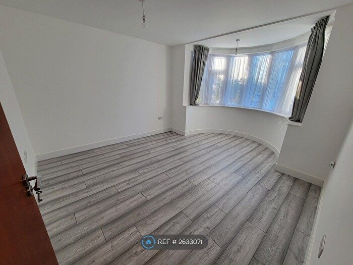 2 Bedroom Flat To Rent In Larkfield Avenue, Harrow, HA3