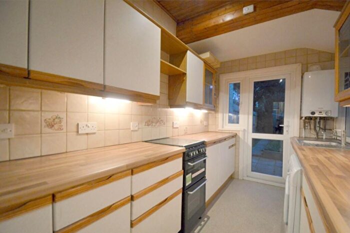 3 Bedroom Terraced House To Rent In Woodside Way, Croydon, London, CR0