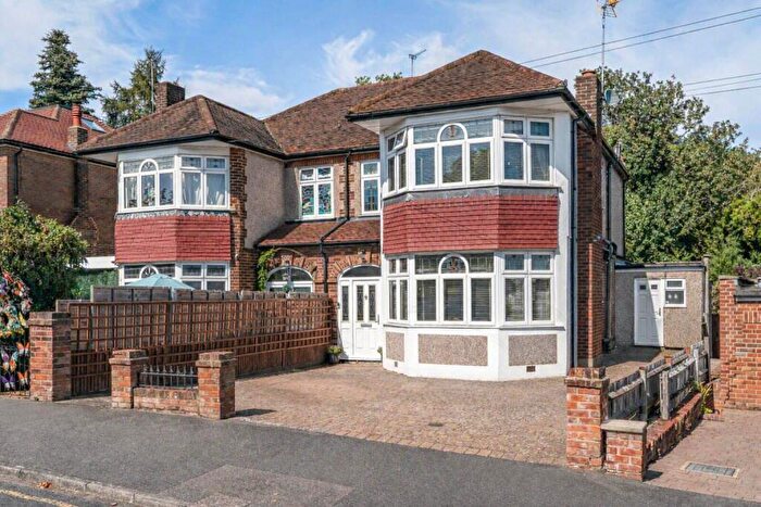 3 Bedroom Semi-Detached House For Sale In East View, Barnet, EN5