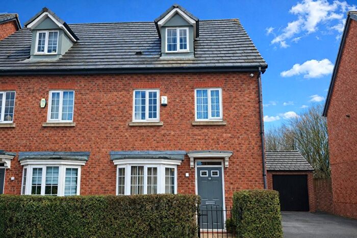 4 Bedroom Town House To Rent In Cherry Avenue, Openshaw, Manchester, M11