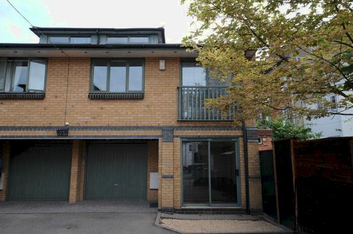 2 Bedroom Property To Rent In Wilson Place, Cave Street, OX4